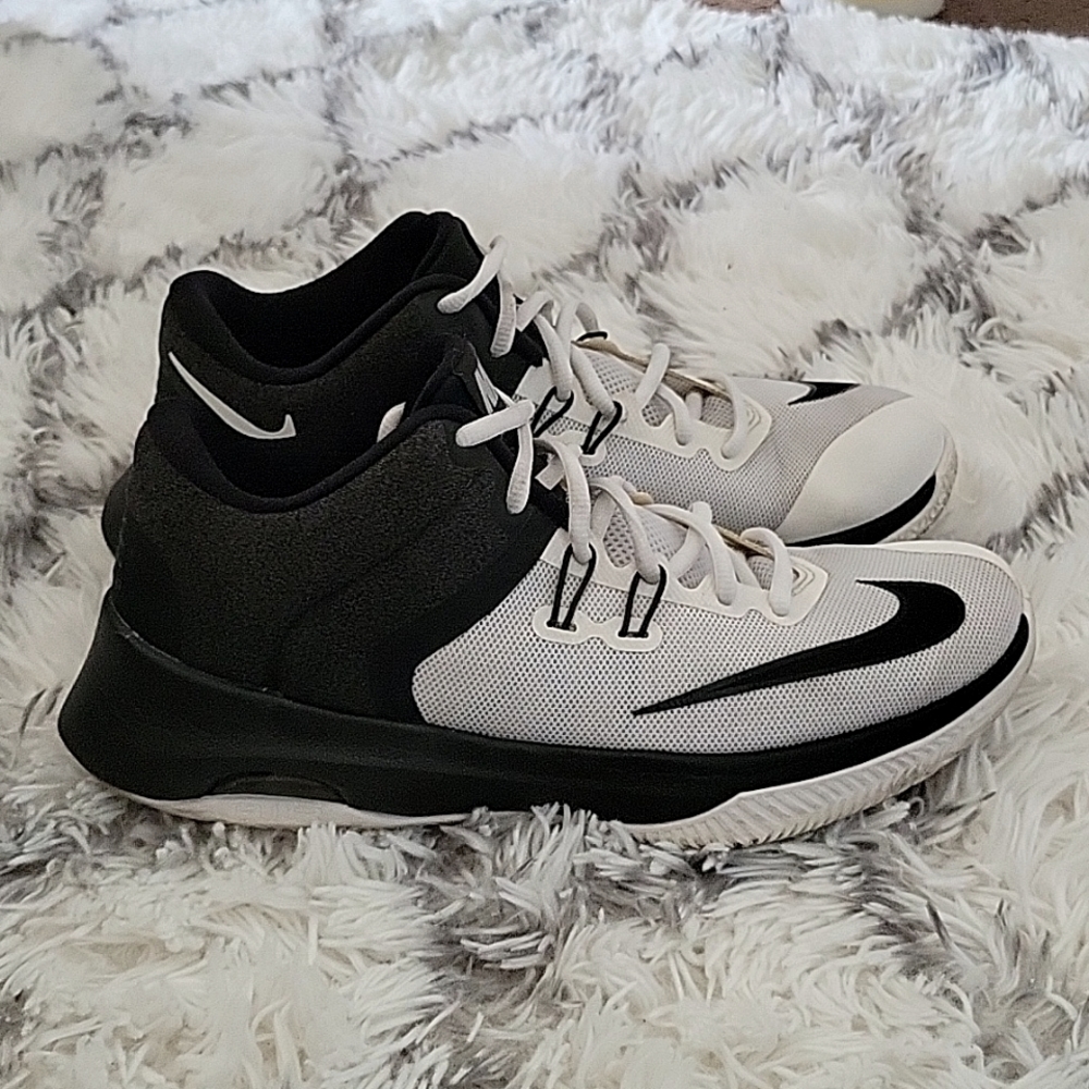 Nike Air versatile 2